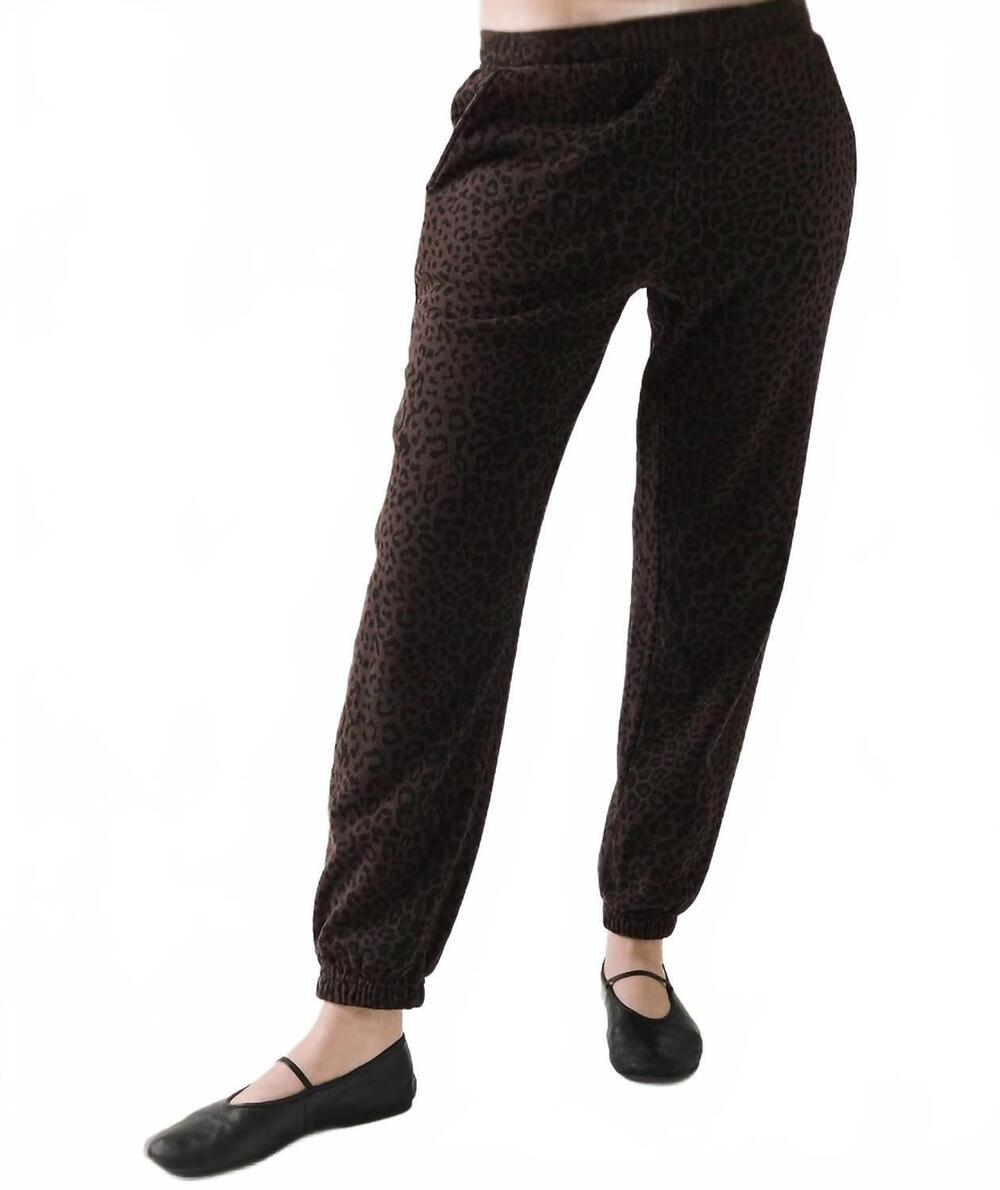 NEW CHASER mission joggers in leoard